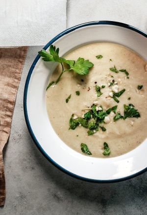 zuppa di asparagi con limone e parmigiano