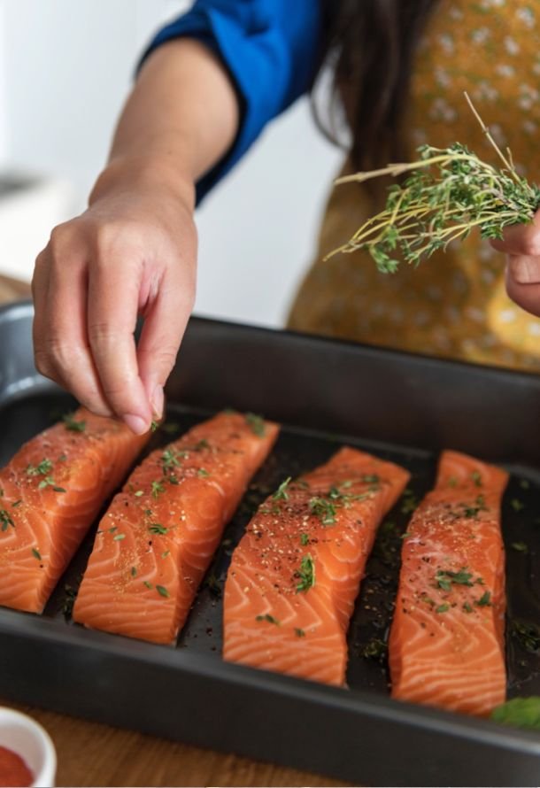 salmone marinato alle erbe