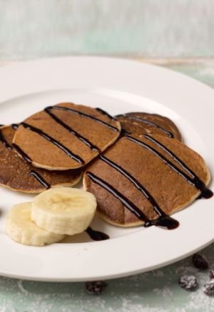 pancake alla banana con gocce di cioccolato