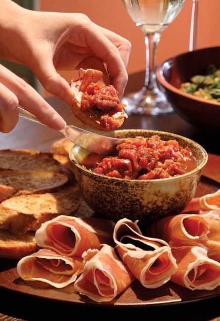 Prosciutto Serrano con crostini di pane al pomodoro 1900Cucina