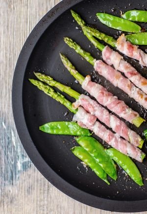 asparagi avvolti nella pancetta