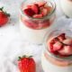 panna cotta con yogurt e fragola