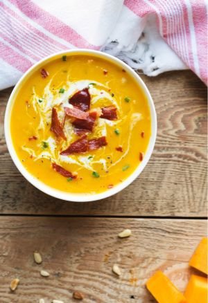 zuppa di mele e zucca con bocconcini di bacon