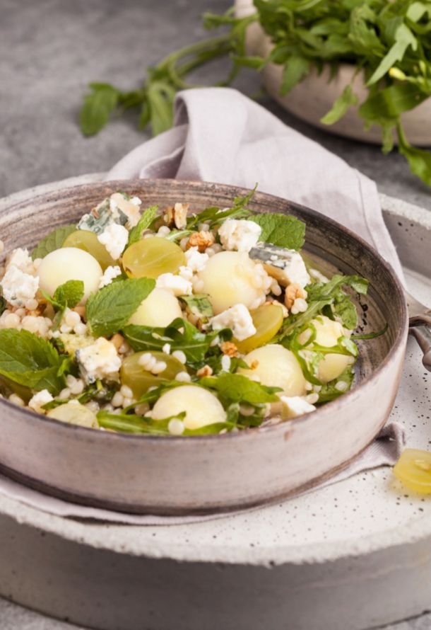 insalata verde mista con uva gorgonzola e noci