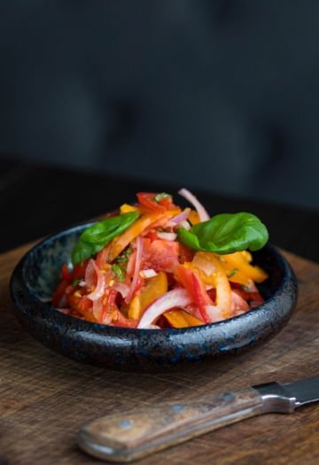 insalata di pomodoro e basilico