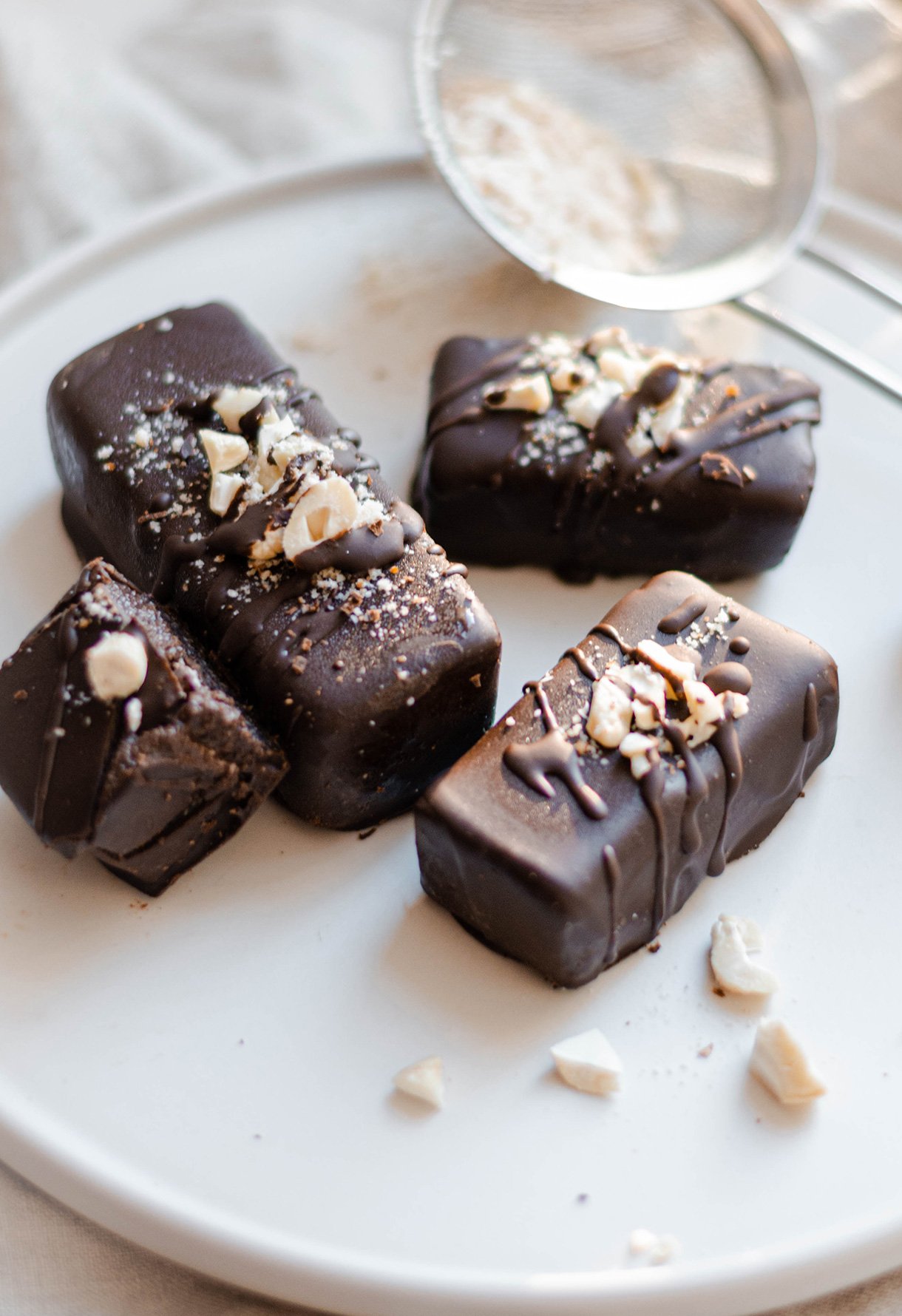 Ricetta barrette di arachidi al caramello salato e cioccolato senza cottura | 1900Cucina